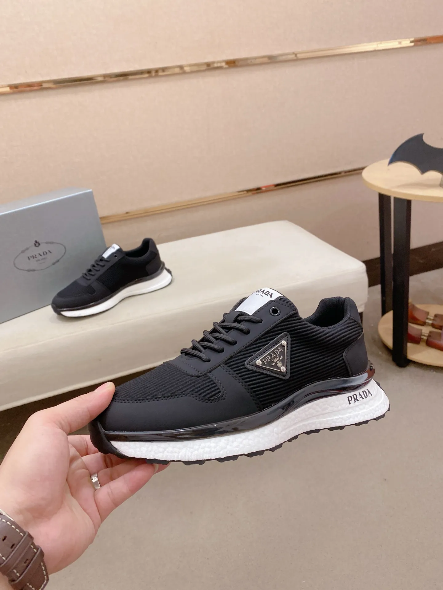 Men's shoes 💰: 462💰 [Prada～Prada] Trendy new styles are on the market. Same style as the official website. Counter quality. Original version. [Strong] [Strong] Imported selected first-layer cowhide. Comfortable and breathable sheepskin lining, fine workmanship, upper layer made of 100% pure cowhide, original last shape, comfortable on the feet, shoe sizes 38 to 44